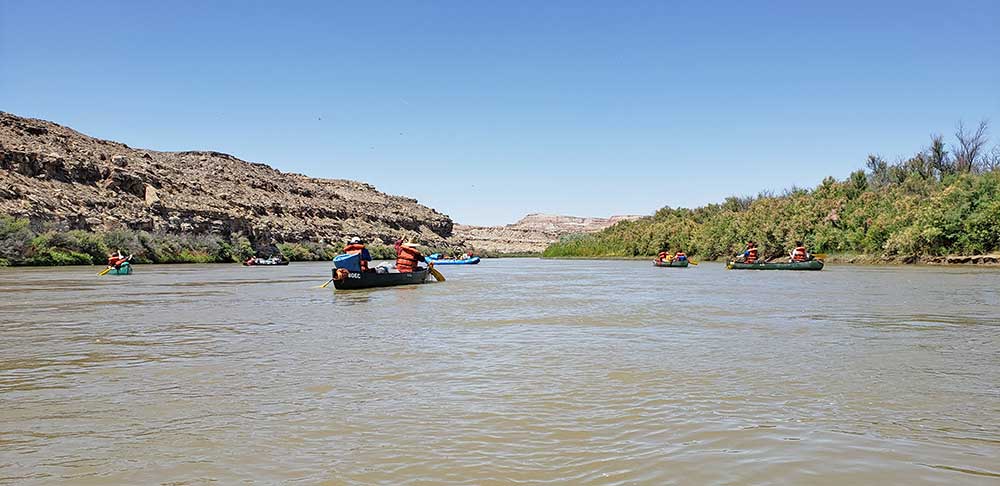 A group of SOAP participants canoes the Green River.